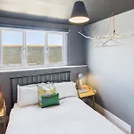 דירה Host & - The Artists Pad