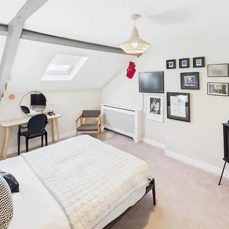 Host & - The Artists Pad סולטברן-ביי-דה-סי