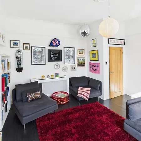 Host & - The Artists Pad סולטברן-ביי-דה-סי