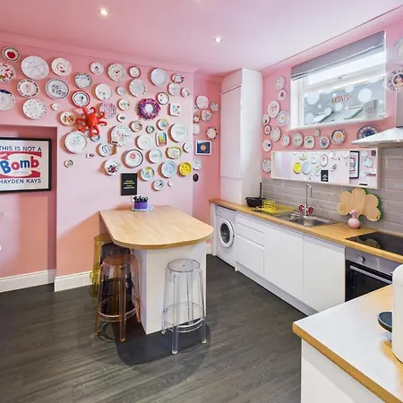 Host & - The Artists Pad Apartman