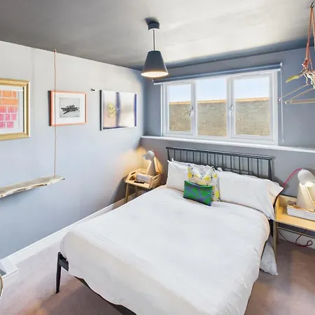 Host & - The Artists Pad Apartman *