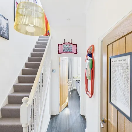 Host & - The Artists Pad Apartman